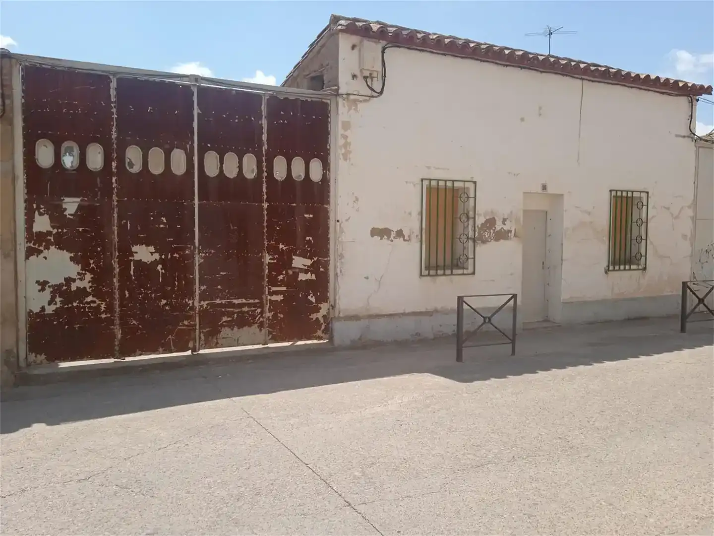 Vista exterior de Planta baixa en venda en Huesca amb Jardí privat