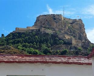 Vista exterior de Àtic en venda en Alicante / Alacant amb Aire condicionat i Terrassa