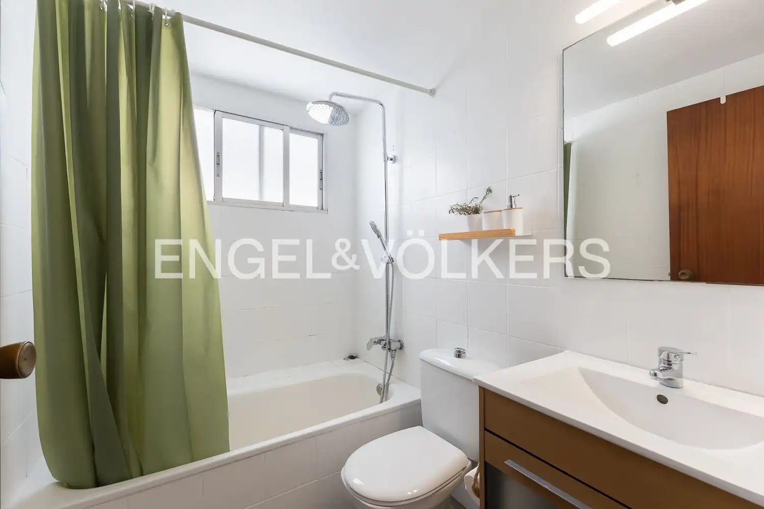Badezimmer von Wohnung zum Verkauf in Valencia mit Klimaanlage, Heizung und Balkon