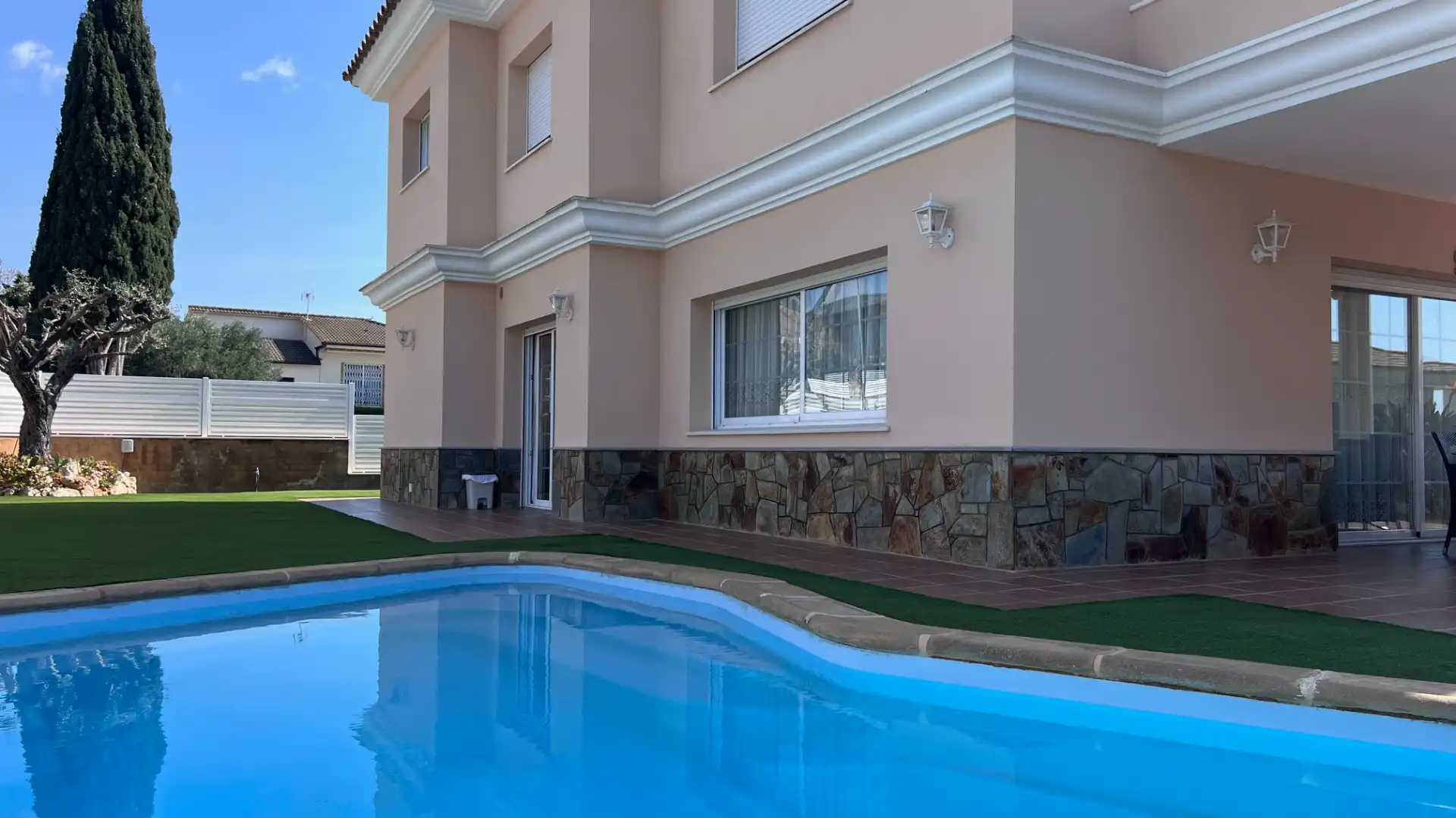 Piscina de Casa o chalet en venta en Vilassar de Dalt con Aire acondicionado, Calefacción y Jardín privado