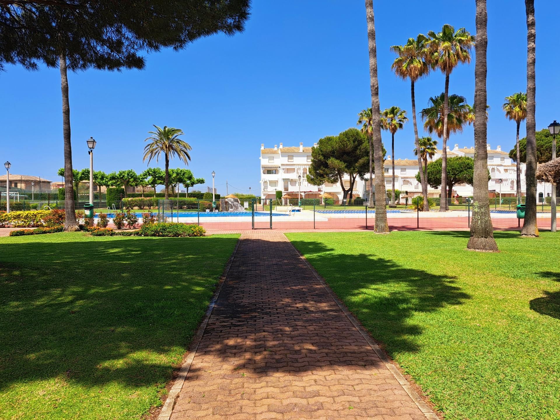 Vista exterior de Dúplex en venda en Ayamonte amb Aire condicionat, Jardí privat i Terrassa