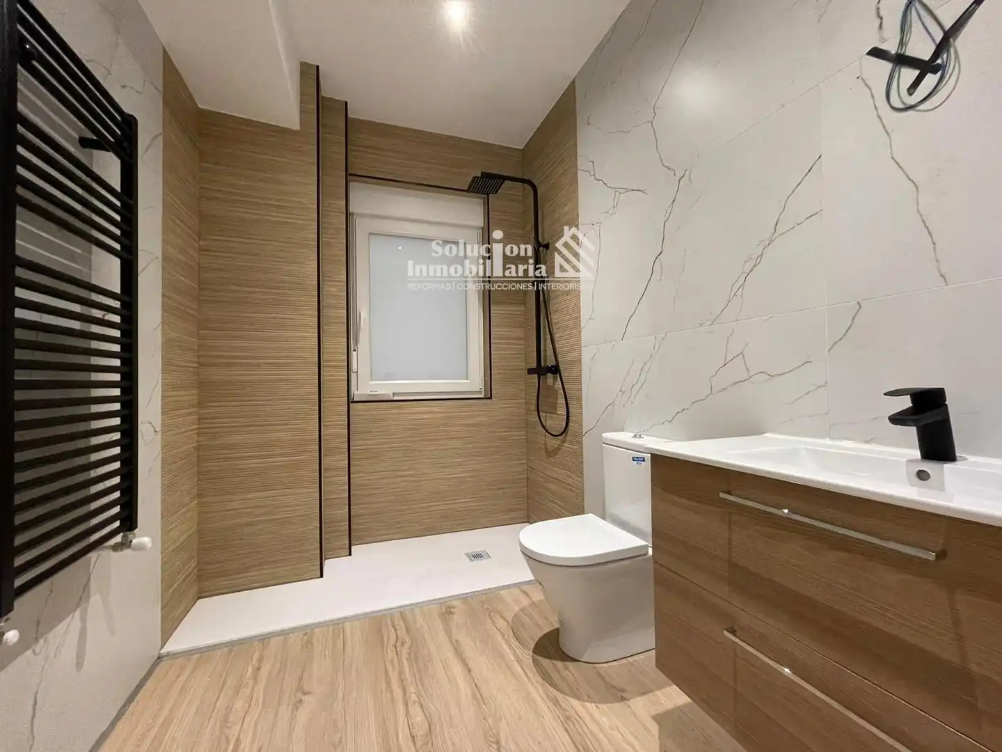 Bathroom of Flat for sale in Salamanca  with Heating and Terrace
