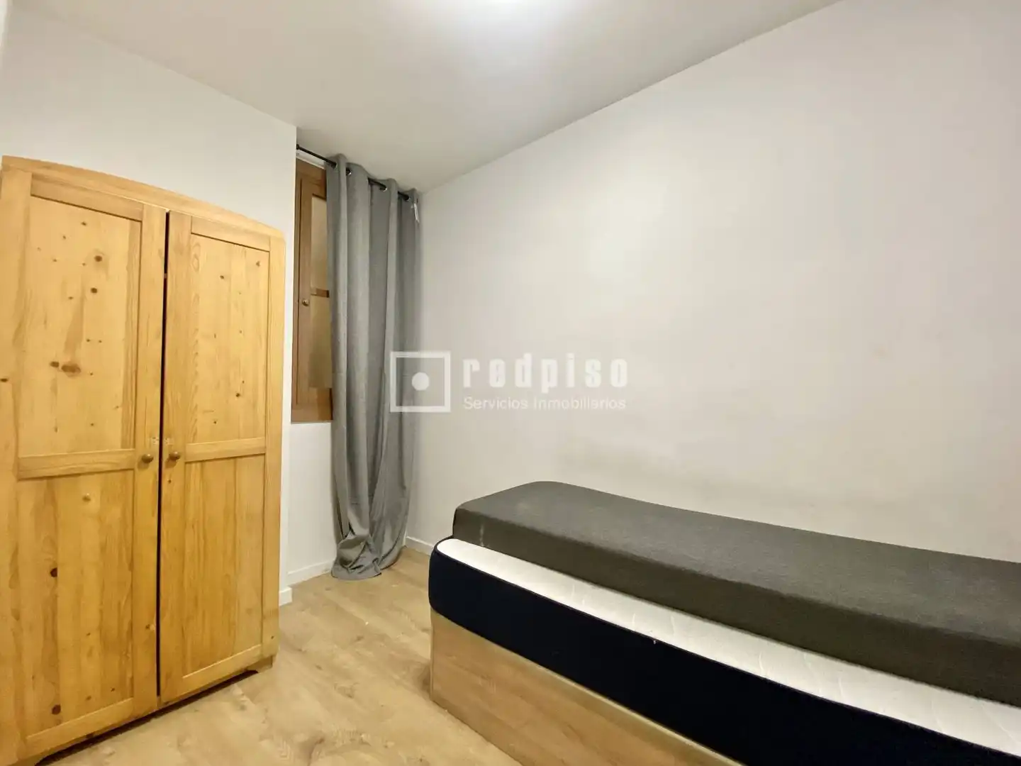 Bedroom of Flat for sale in Barcelona