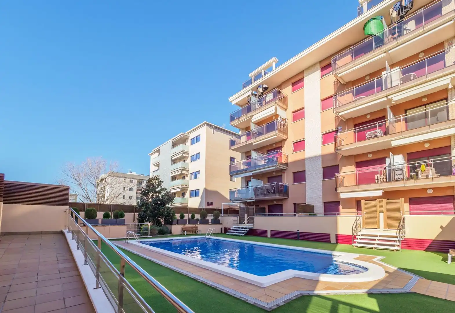 Schwimmbecken von Dachboden zum Verkauf in Calafell mit Heizung, Terrasse und Gemeinschaftspool