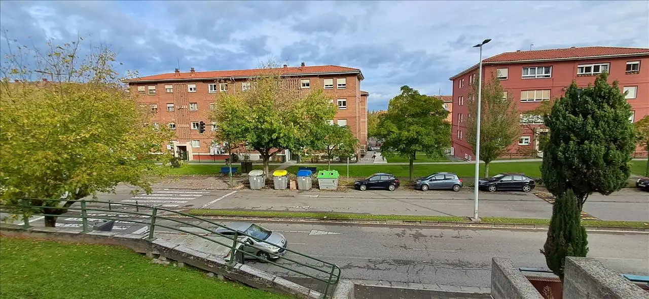 Vista exterior de Piso en venta en Santander
