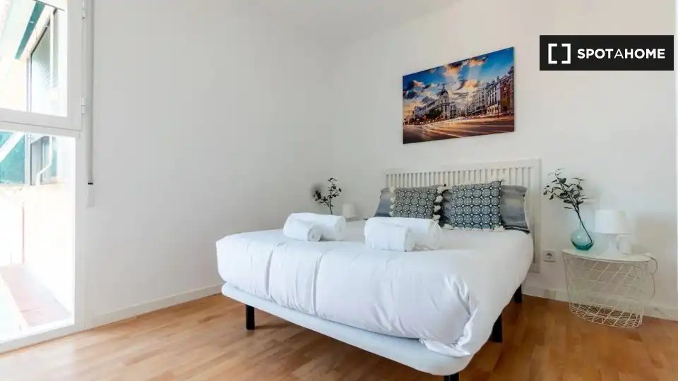 Bedroom of Flat for rent in Madrid  with Air Conditioner, Heating and Furnished