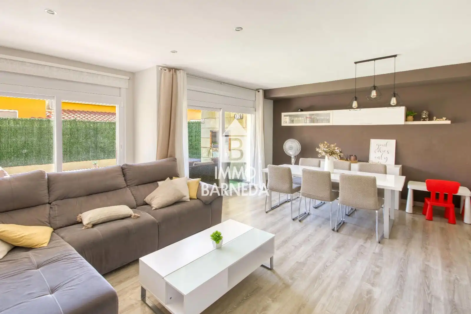 Sala de estar de Casa adosada en venta en Palau-saverdera con Aire acondicionado, Calefacción y Jardín privado