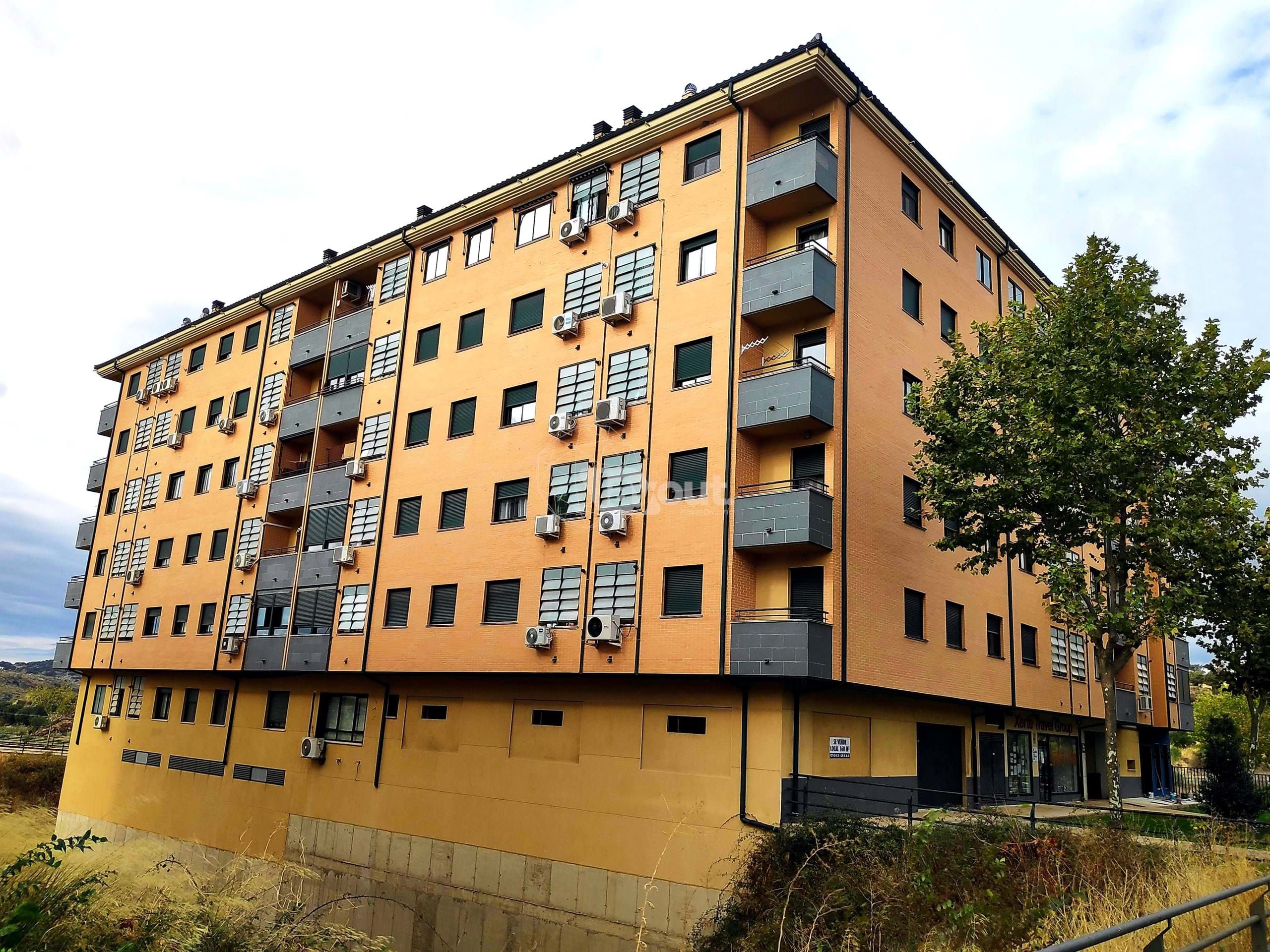 Vista exterior de Piso en venta en Plasencia con Calefacción, Terraza y Trastero