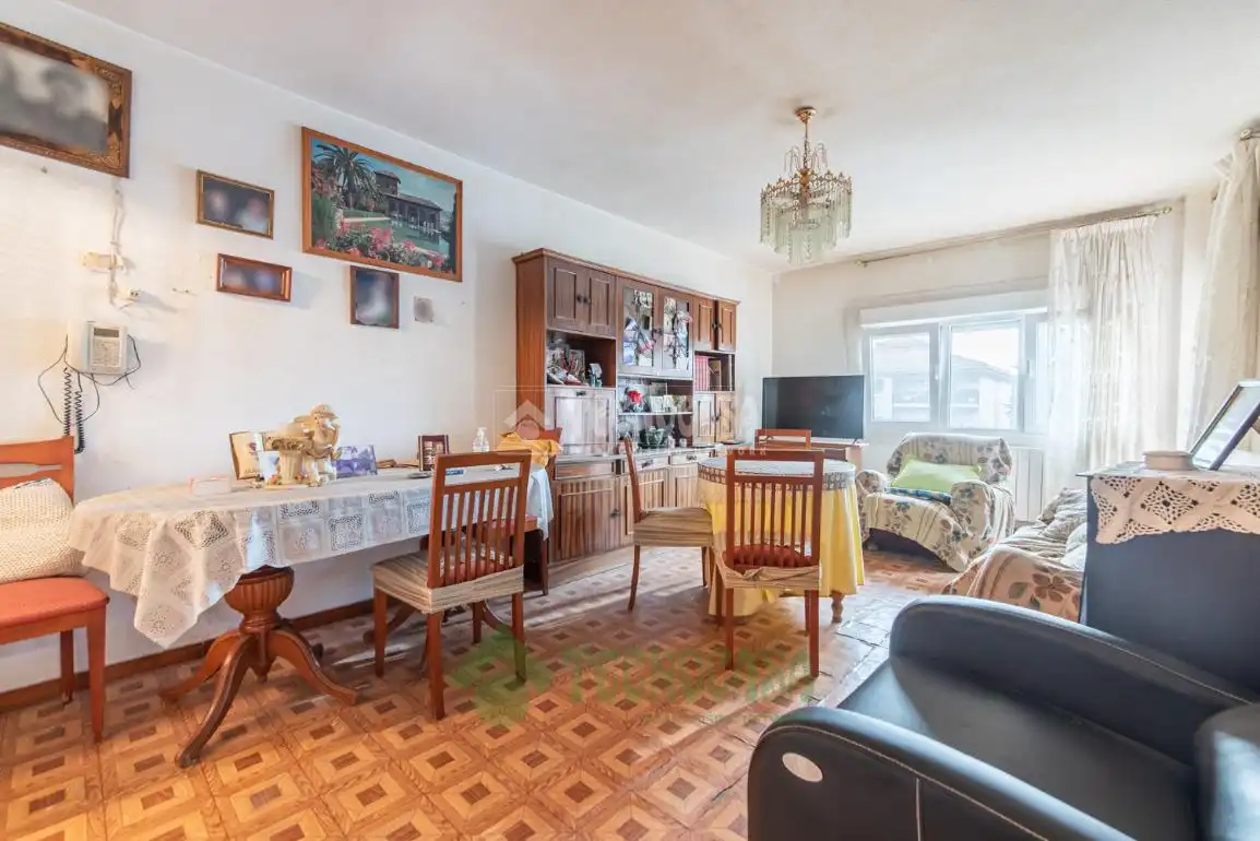 Sala de estar de Piso en venta en Algete con Calefacción, Balcón y Piscina comunitaria
