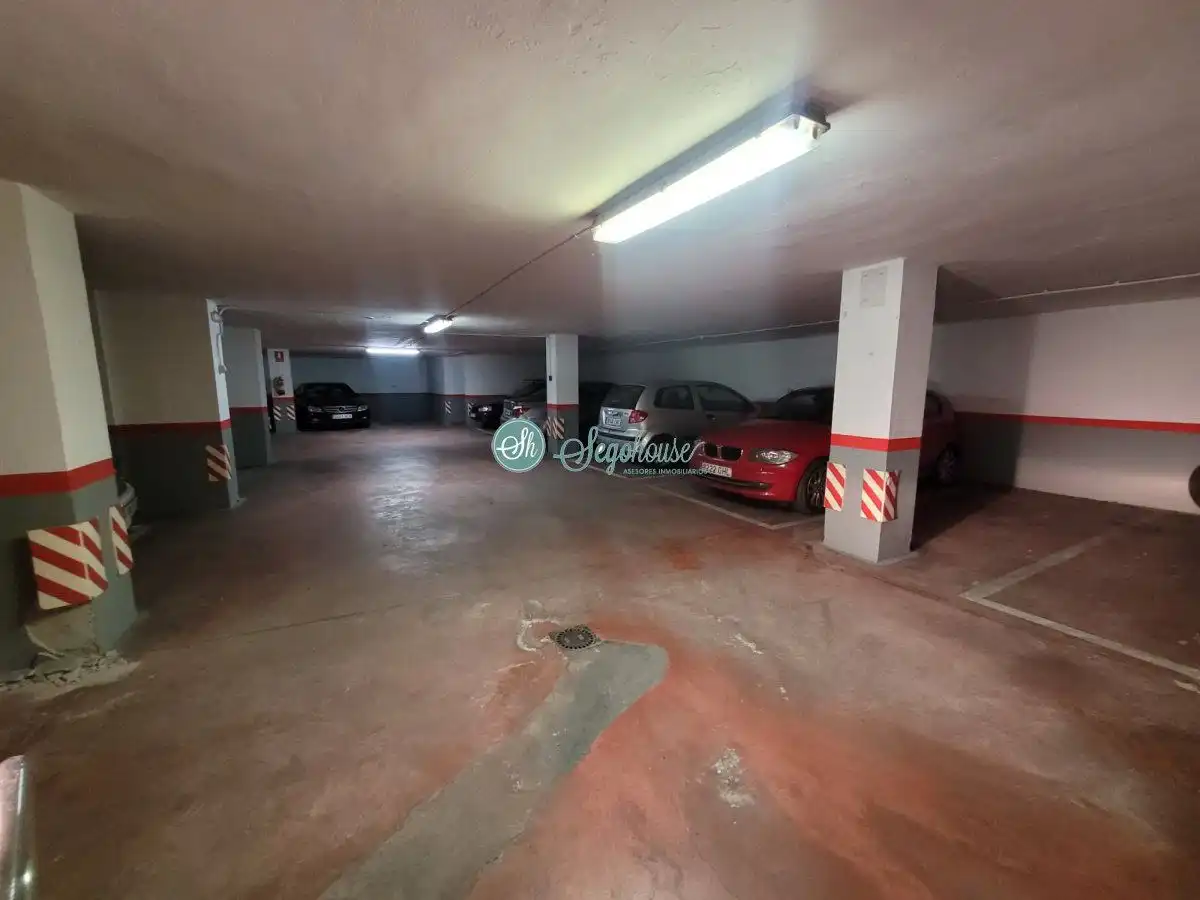 Aparcament de Pis en venda en Segovia amb Calefacció i Terrassa