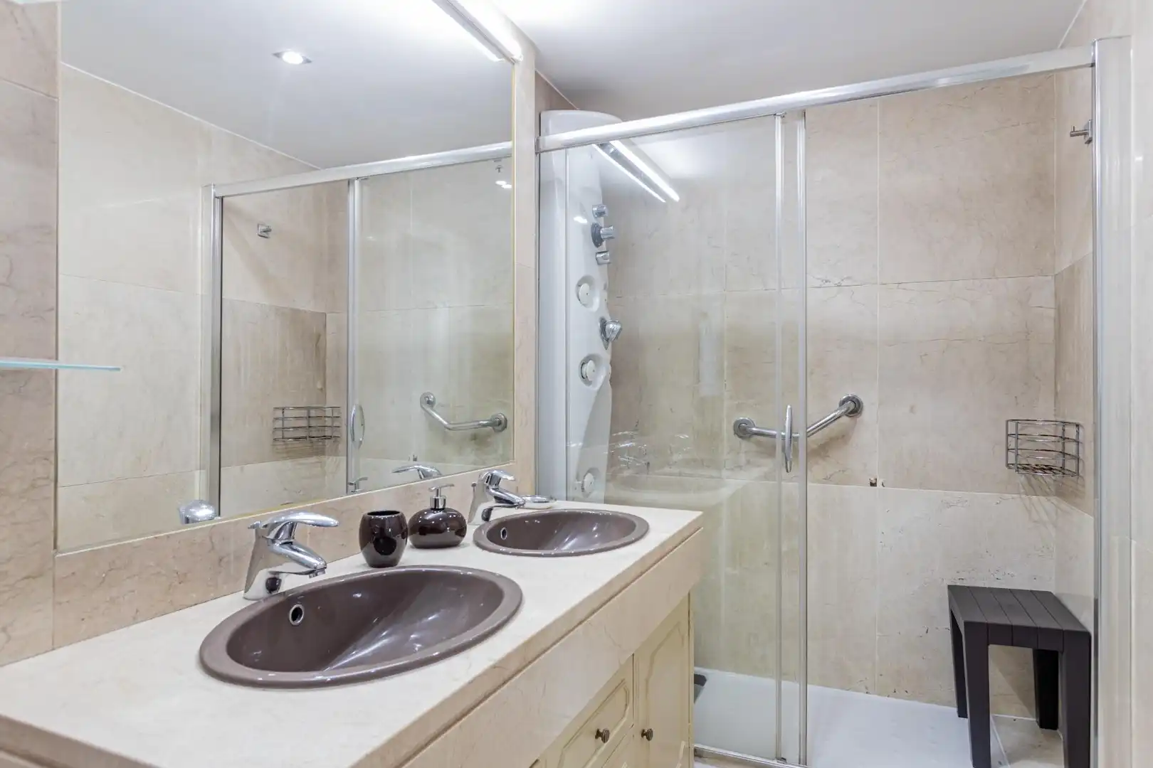 Baño de Piso en venta en Madrid con Aire acondicionado, Calefacción y Jardín privado
