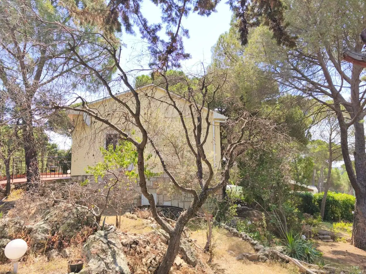 Vista exterior de Casa o xalet en venda en Villa del Prado amb Aire condicionat, Calefacció i Jardí privat