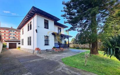 Vista exterior de Casa o xalet en venda en Ribadesella amb Calefacció, Jardí privat i Terrassa