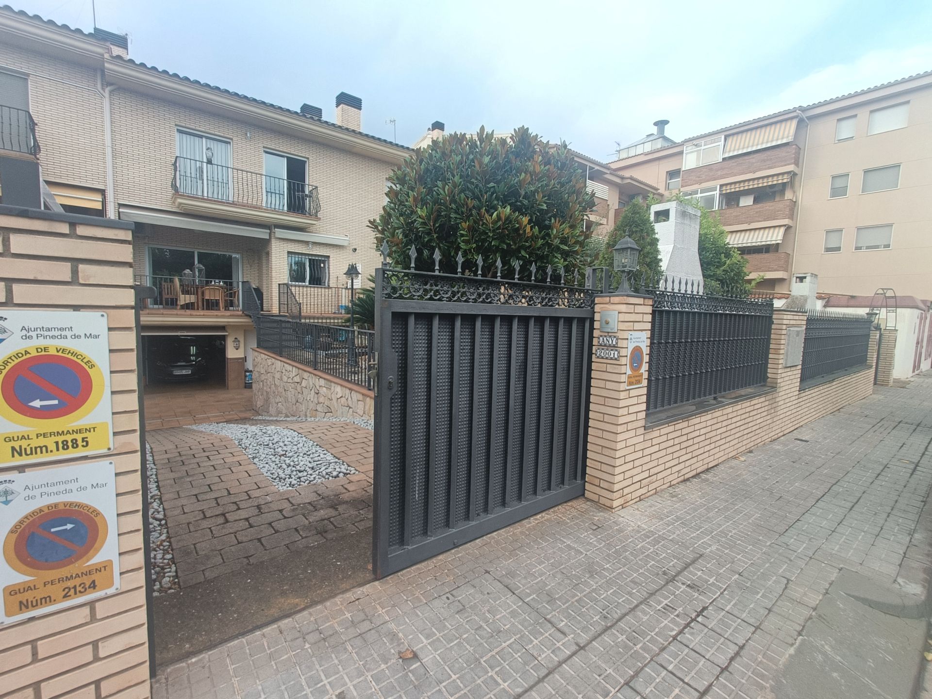 Vista exterior de Casa o xalet en venda en Pineda de Mar amb Aire condicionat, Calefacció i Jardí privat