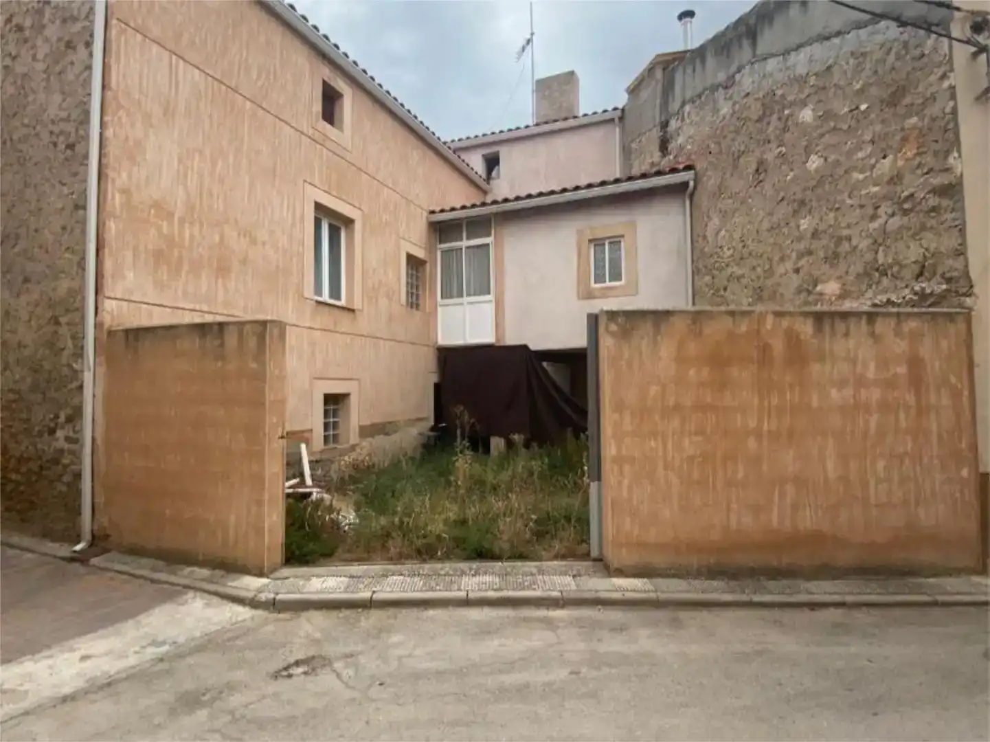 Vista exterior de Casa adosada en venta en Villaconejos de Trabaque, Cuenca