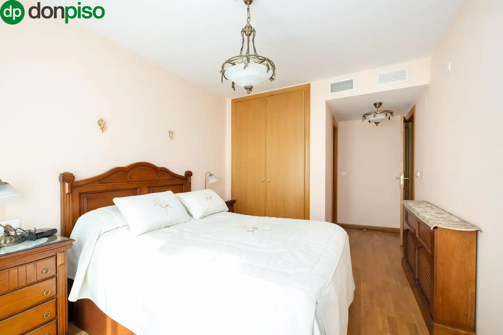 Bedroom of Flat for sale in Granada  with Air Conditioner, Heating and Terrace