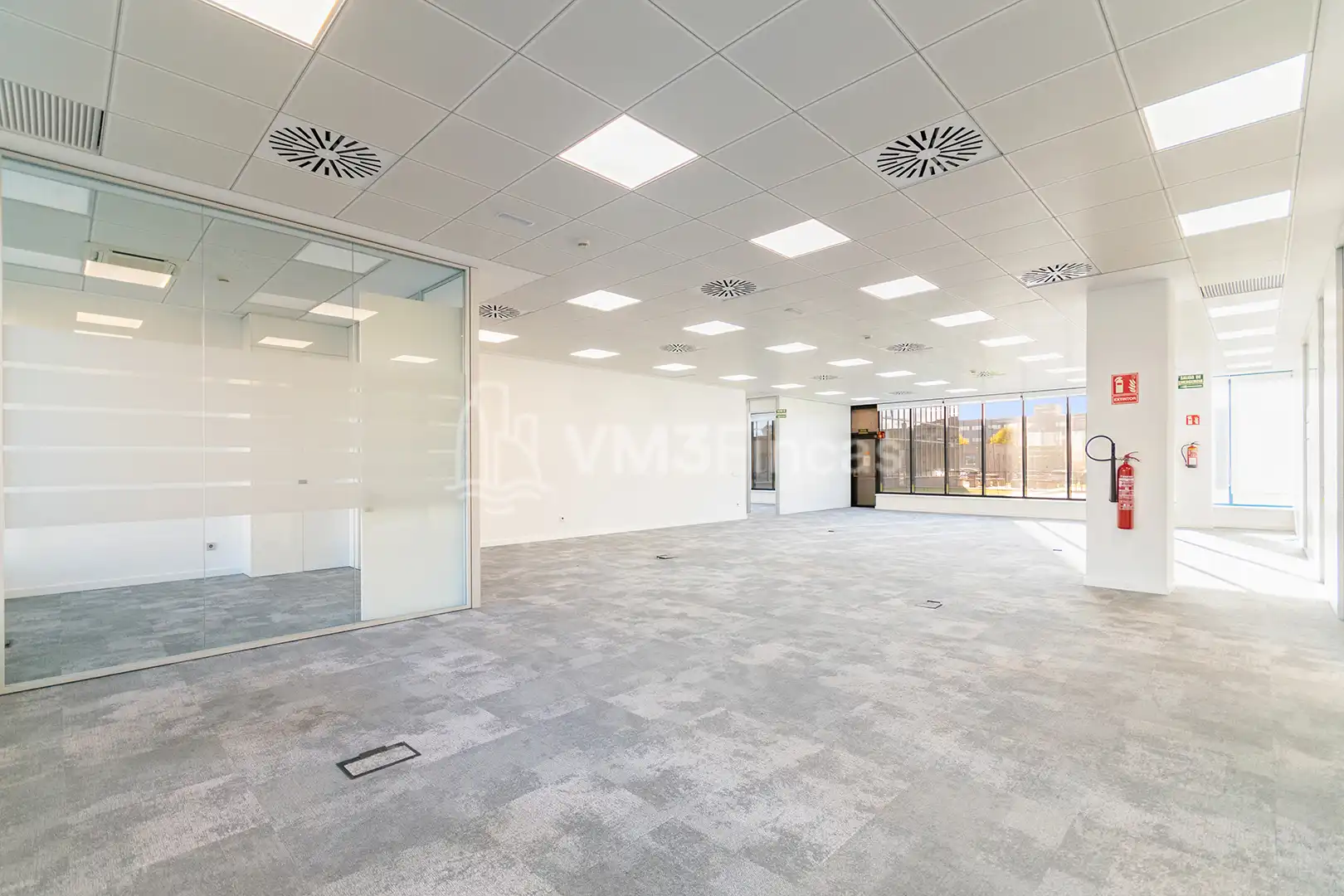 Büro zur Miete in El Prat de Llobregat mit Klimaanlage, Heizung und Terrasse