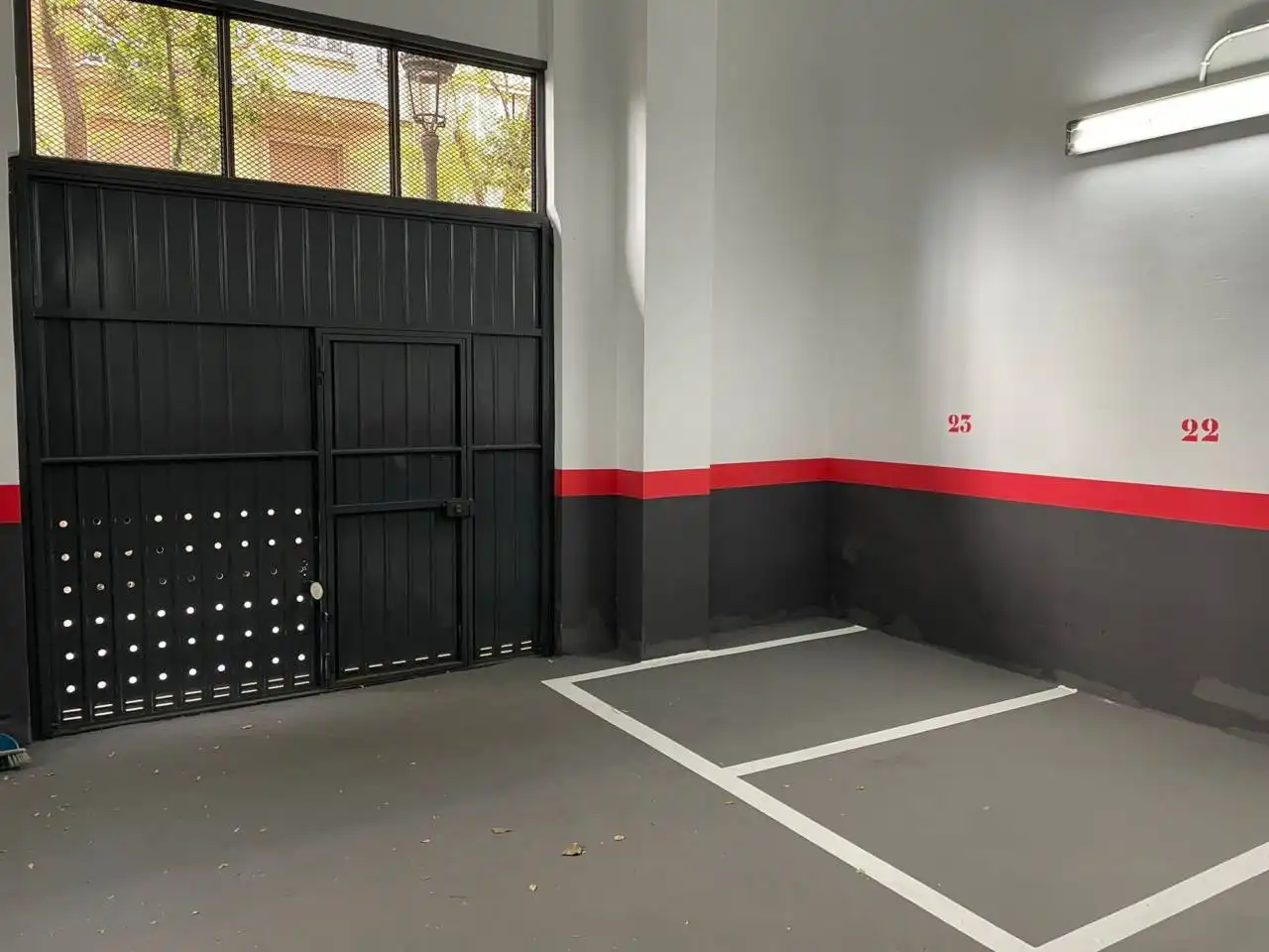 Garage zur Miete in Calle Reina Doña Germana, Gran Via