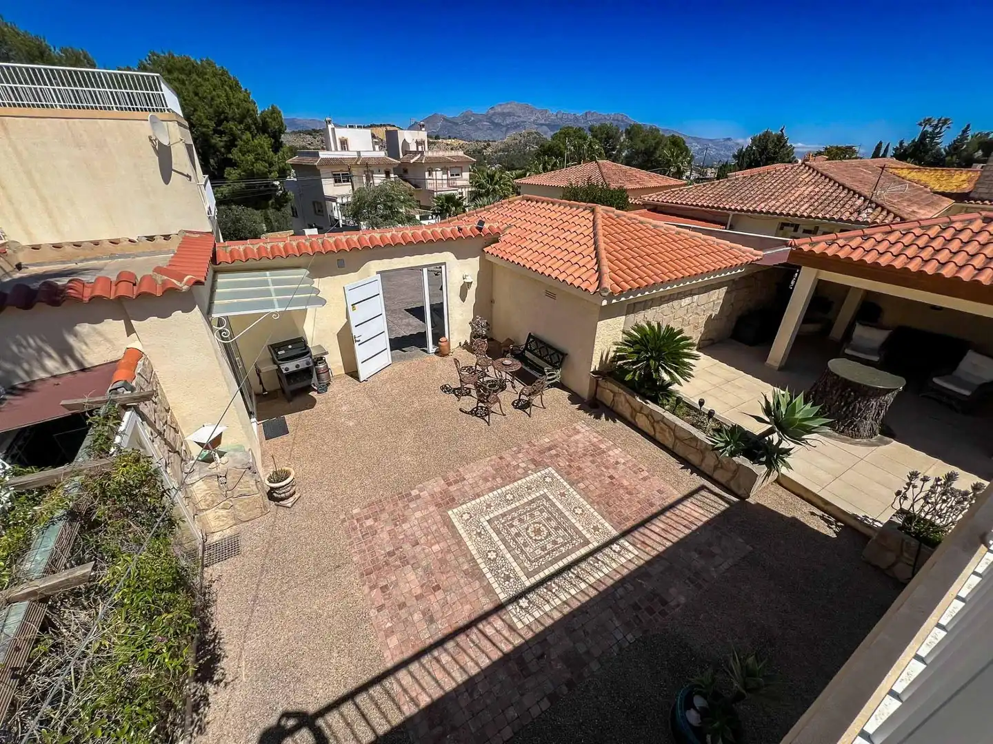 Vista exterior de Casa o chalet en venta en La Nucia con Aire acondicionado, Jardín privado y Piscina
