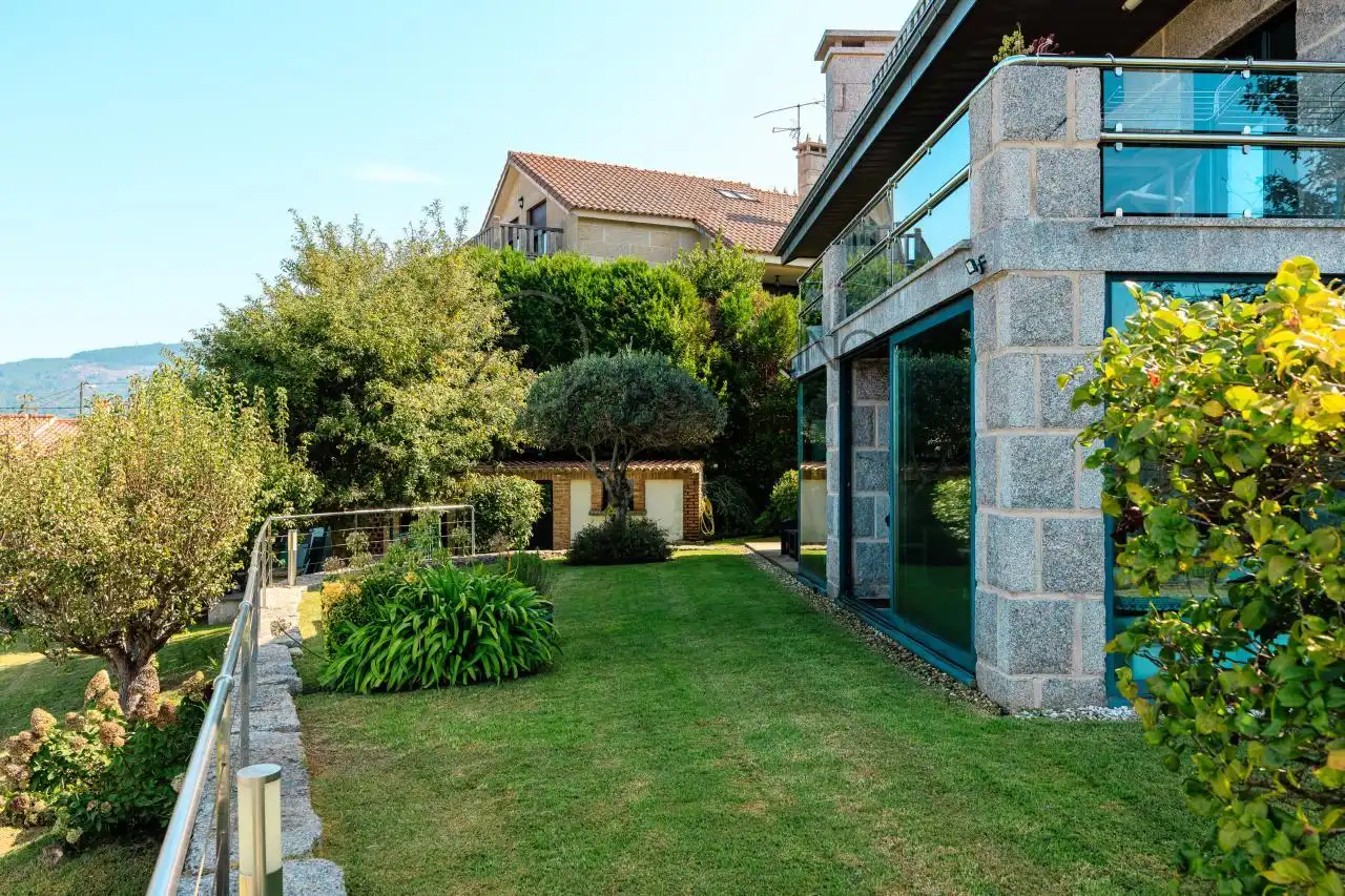 Jardín de Casa o chalet en venta en Nigrán con Calefacción, Jardín privado y Parquet