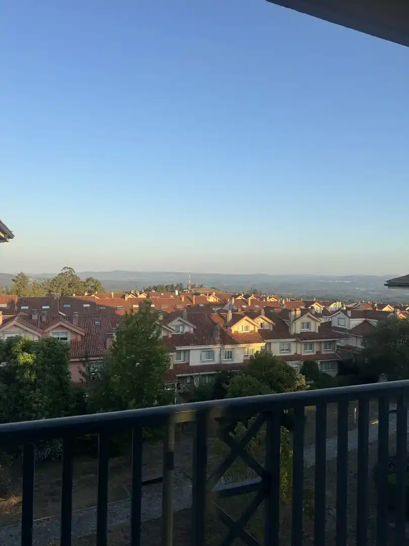 Außenansicht von Wohnung zum Verkauf in Teo mit Klimaanlage, Schwimmbad und Balkon