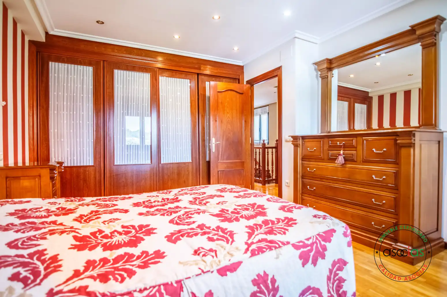 Habitación de Casa adosada en venta en Grado con Calefacción, Jardín privado y Parquet