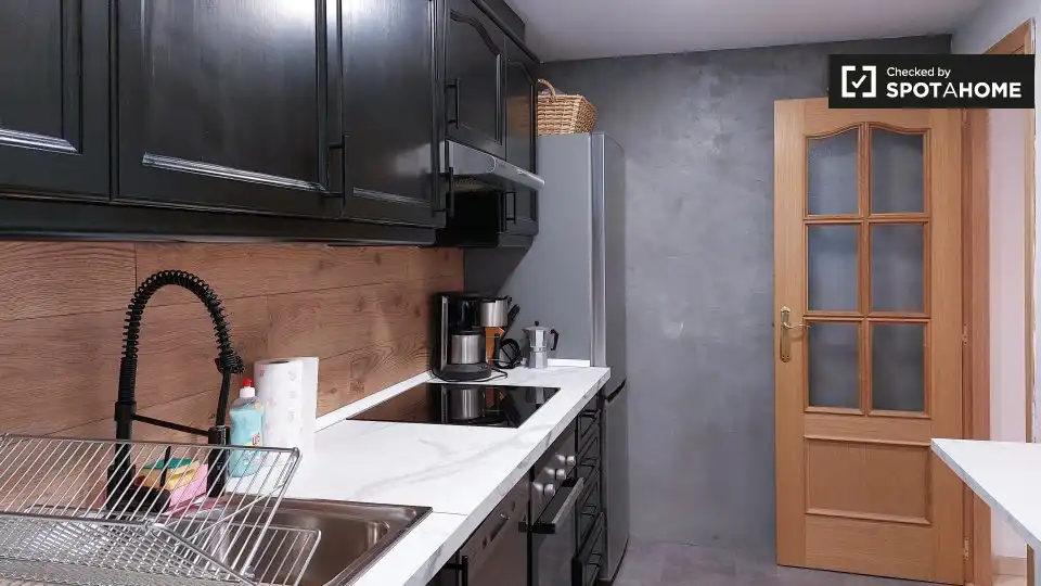Habitació a Penya - Roja - Avda. Francia