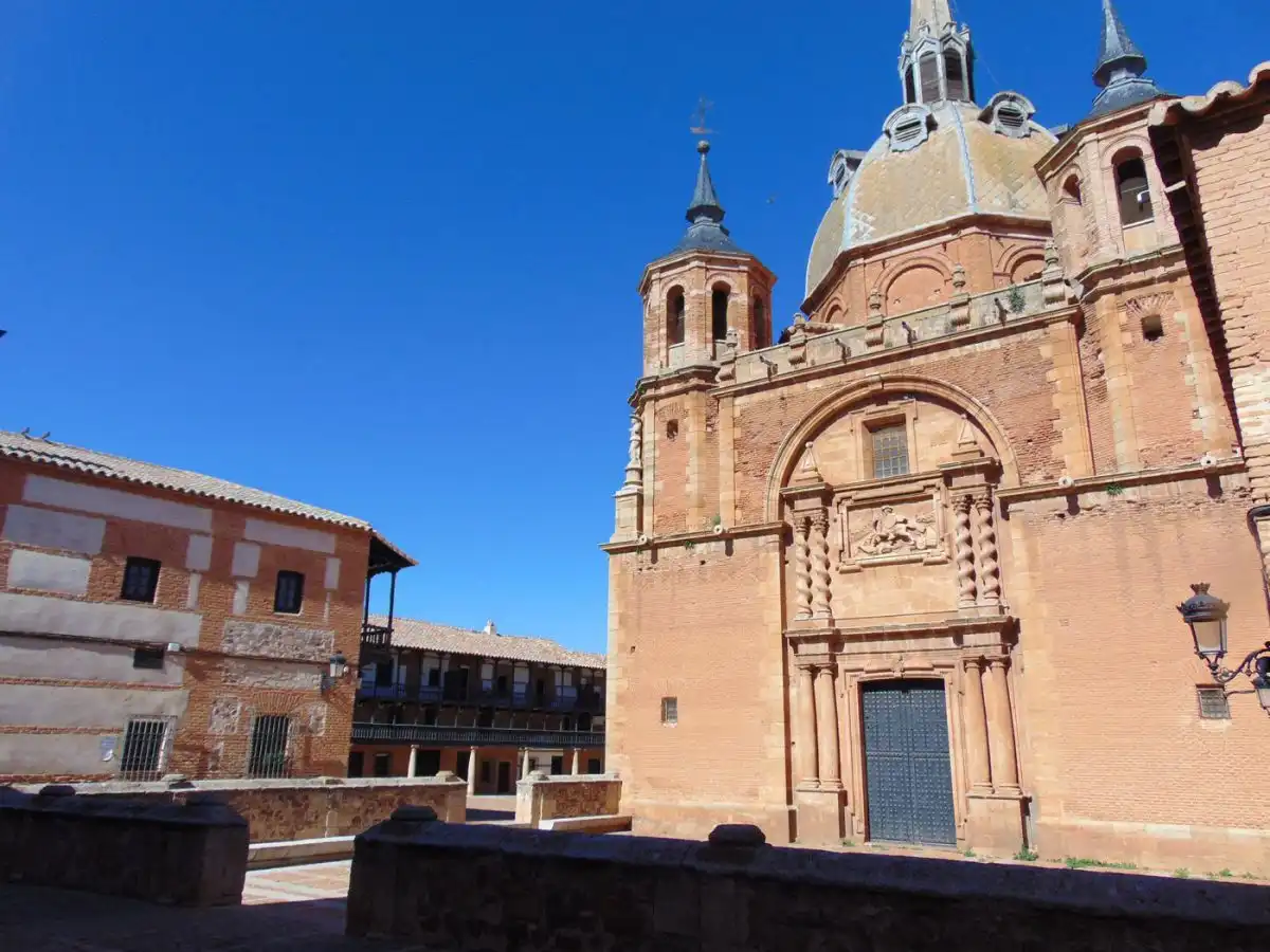 Vista exterior de Casa o chalet en venta en San Carlos del Valle con Calefacción, Terraza y Trastero