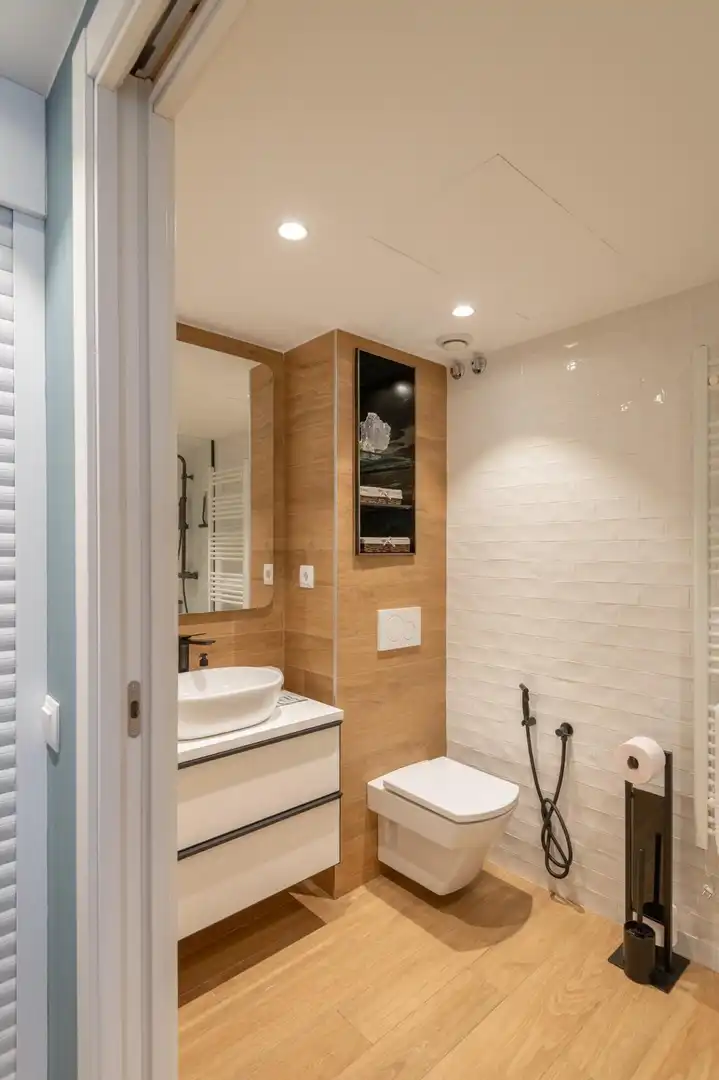 Bathroom of Flat for rent in Girona  with Air Conditioner, Heating and Furnished