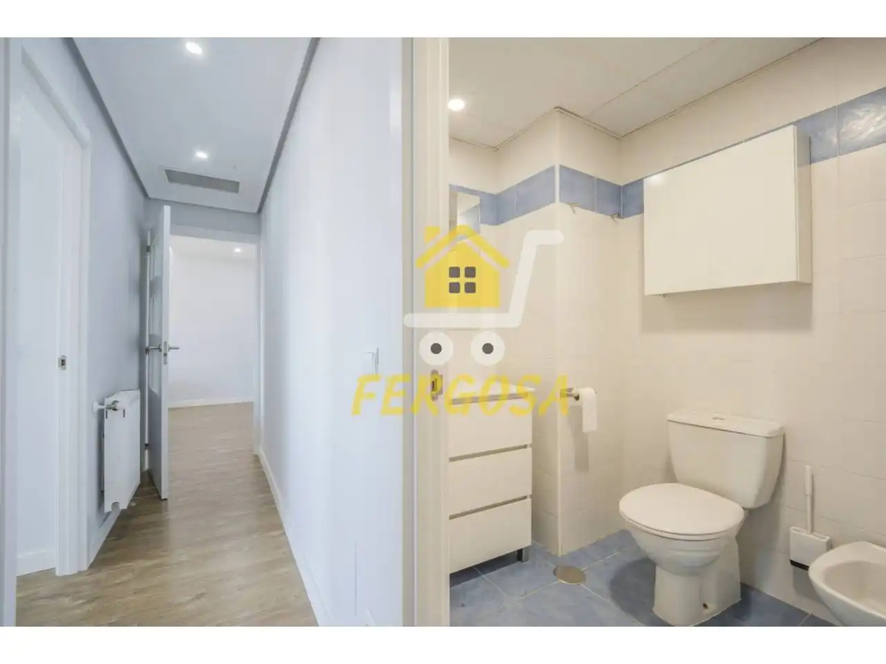 Baño de Piso en venta en Navalcarnero con Aire acondicionado, Calefacción y Piscina comunitaria