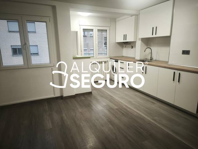 Piso en Alquiler en de La Coruña en Barrio Torrero