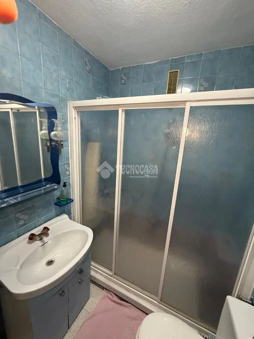 Baño de Piso en venta en Fuenlabrada con Calefacción, Terraza y Amueblado