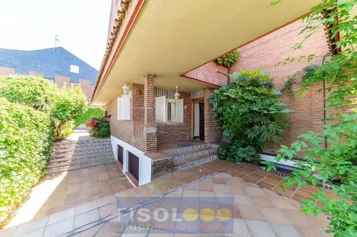 Exterior view of Detached homes for sale in Pozuelo de Alarcón  with Air Conditioner, Heating and Private garden