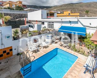 Vista exterior de Casa o xalet en venda en Candelaria amb Aire condicionat, Terrassa i Piscina