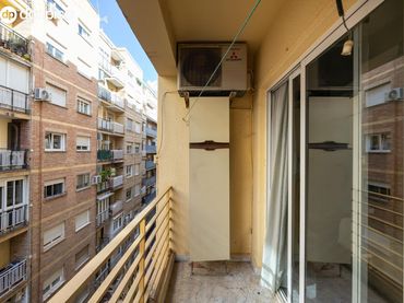 Piso con balcón en venta en DE RONDA 112