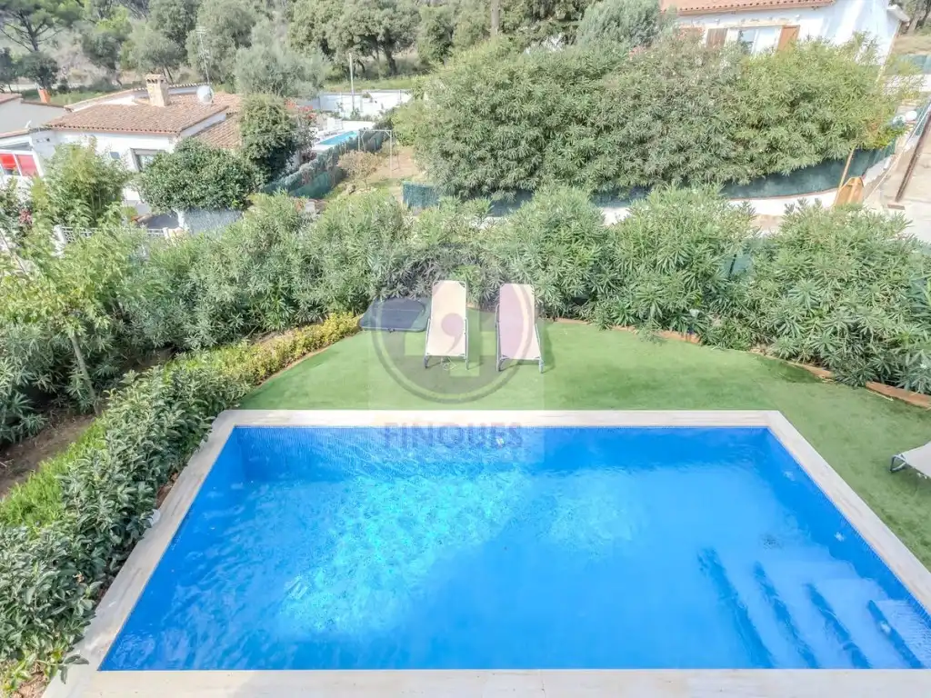 Swimming pool of Houses for sale in Castell d'Aro, Platja d'Aro i s'Agaró