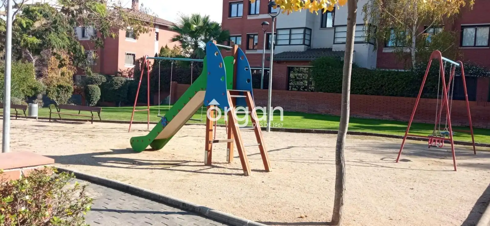 Vista exterior de Pis en venda en Sant Cugat del Vallès amb Calefacció, Terrassa i Piscina
