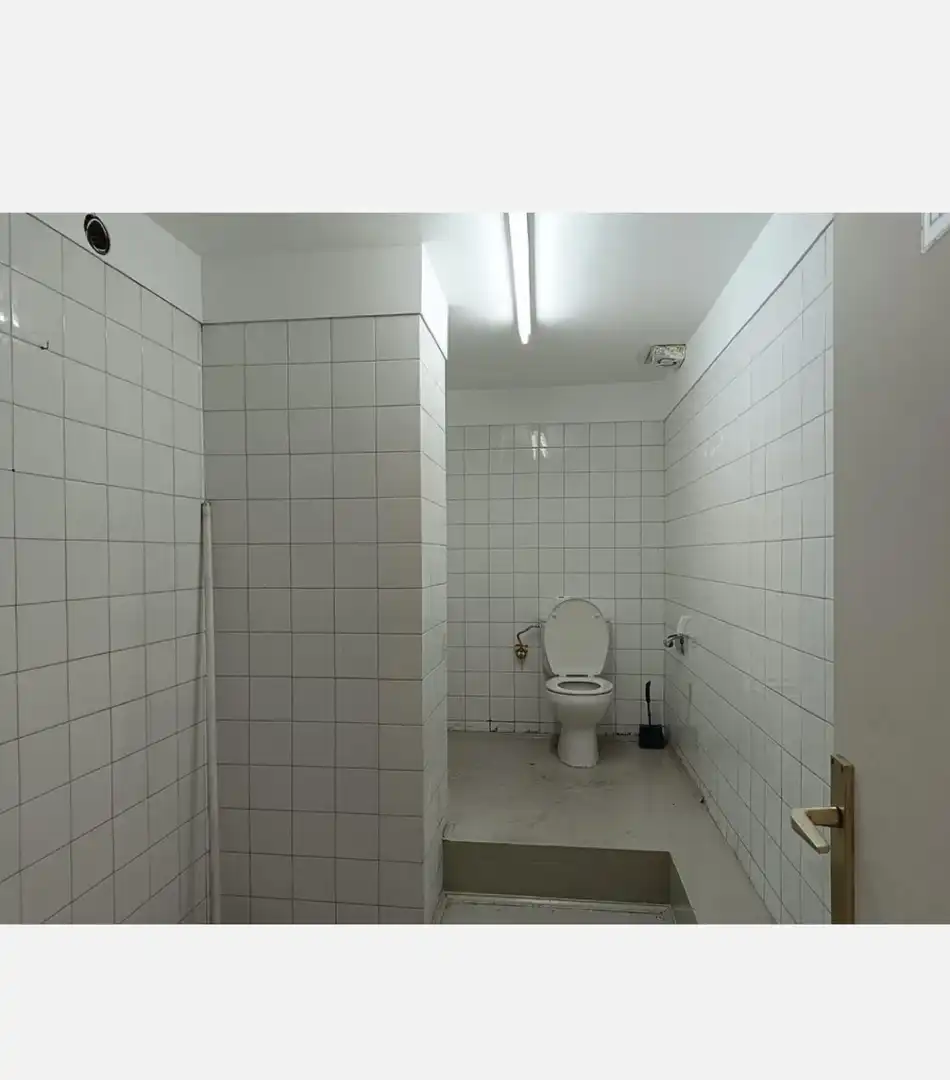 Badezimmer von Geschaftsraum zur Miete in  Pamplona / Iruña