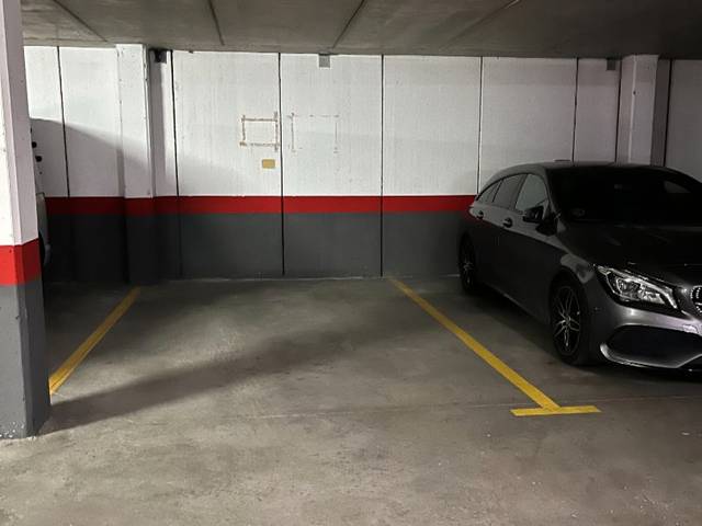 Garaje en Alquiler en Avenida Juan Pablo II, 20 en Miramadrid