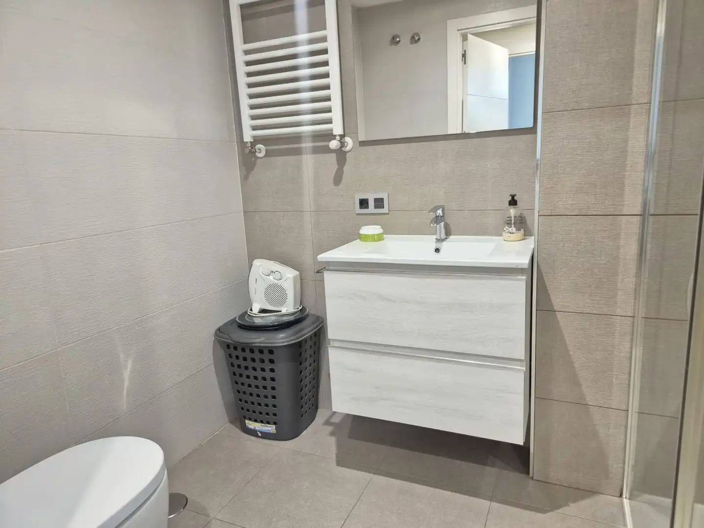 Bathroom of Flat for rent in Badajoz  with Air Conditioner, Heating and Parquet flooring