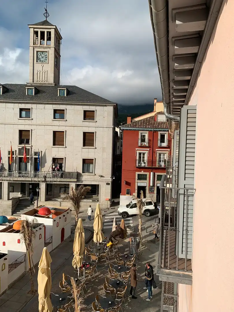 Vista exterior de Oficina de lloguer en San Lorenzo de El Escorial amb Calefacció, Terrassa i Traster