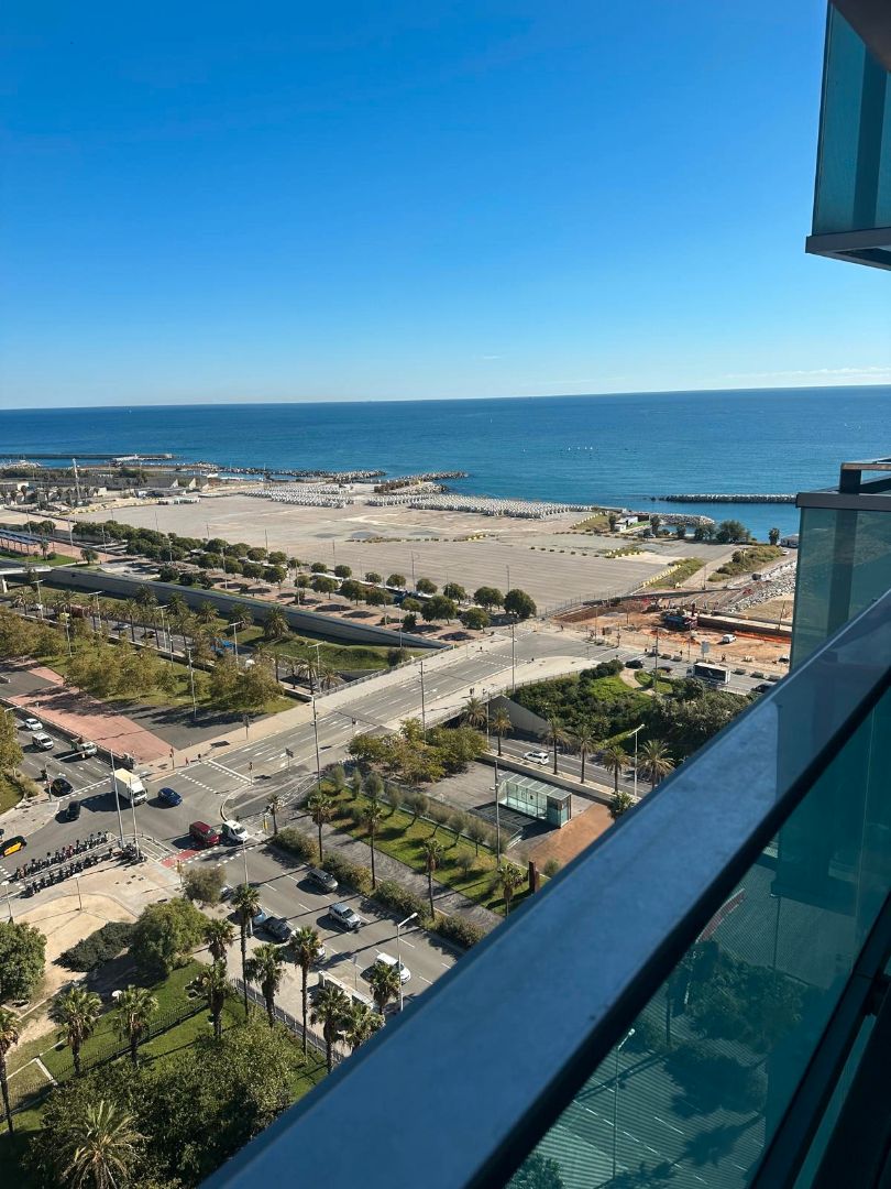 Exterior view of Flat to rent in  Barcelona Capital  with Terrace, Furnished and Oven