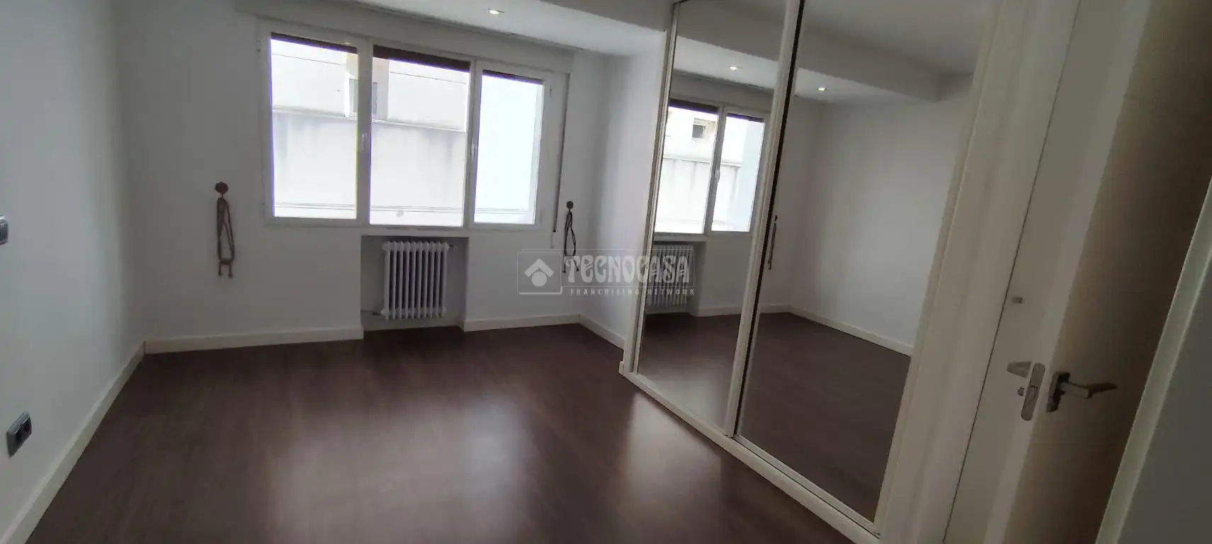 Habitación de Piso en venta en Madrid con Balcón