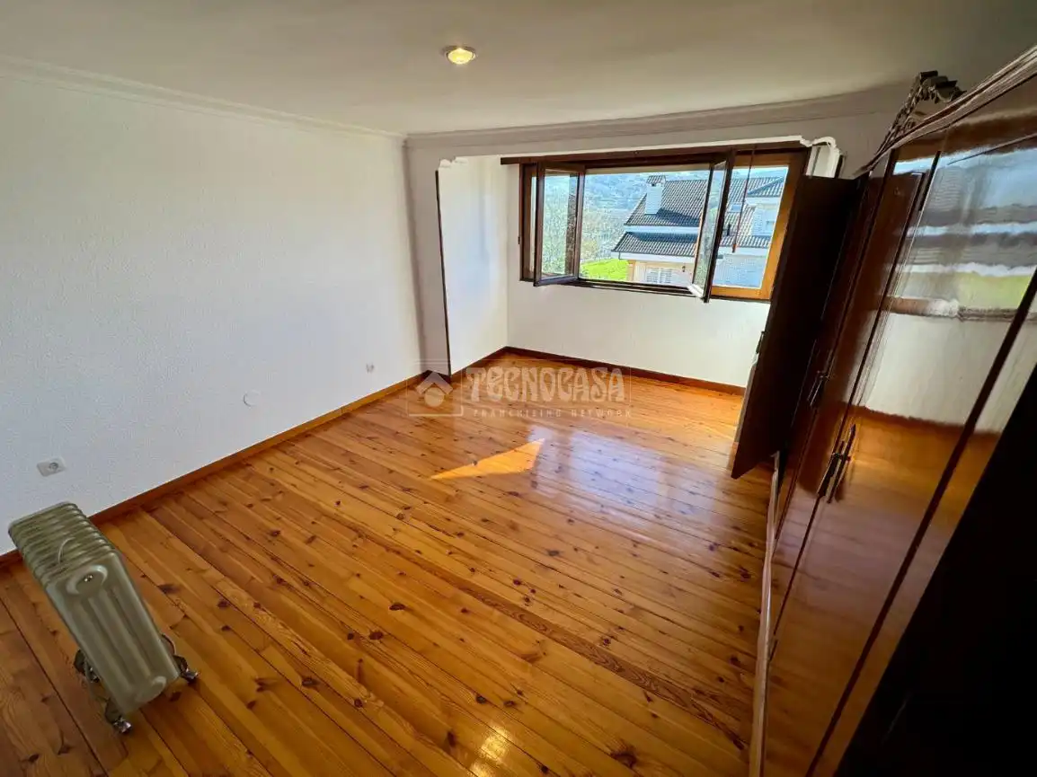 Casa adosada en venta en El Astillero
