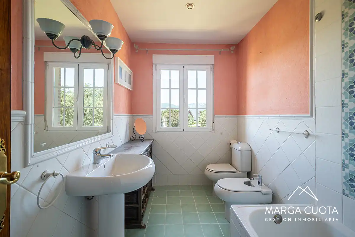 Bathroom of Houses for sale in Valdemorillo  with Heating, Private garden and Parquet flooring