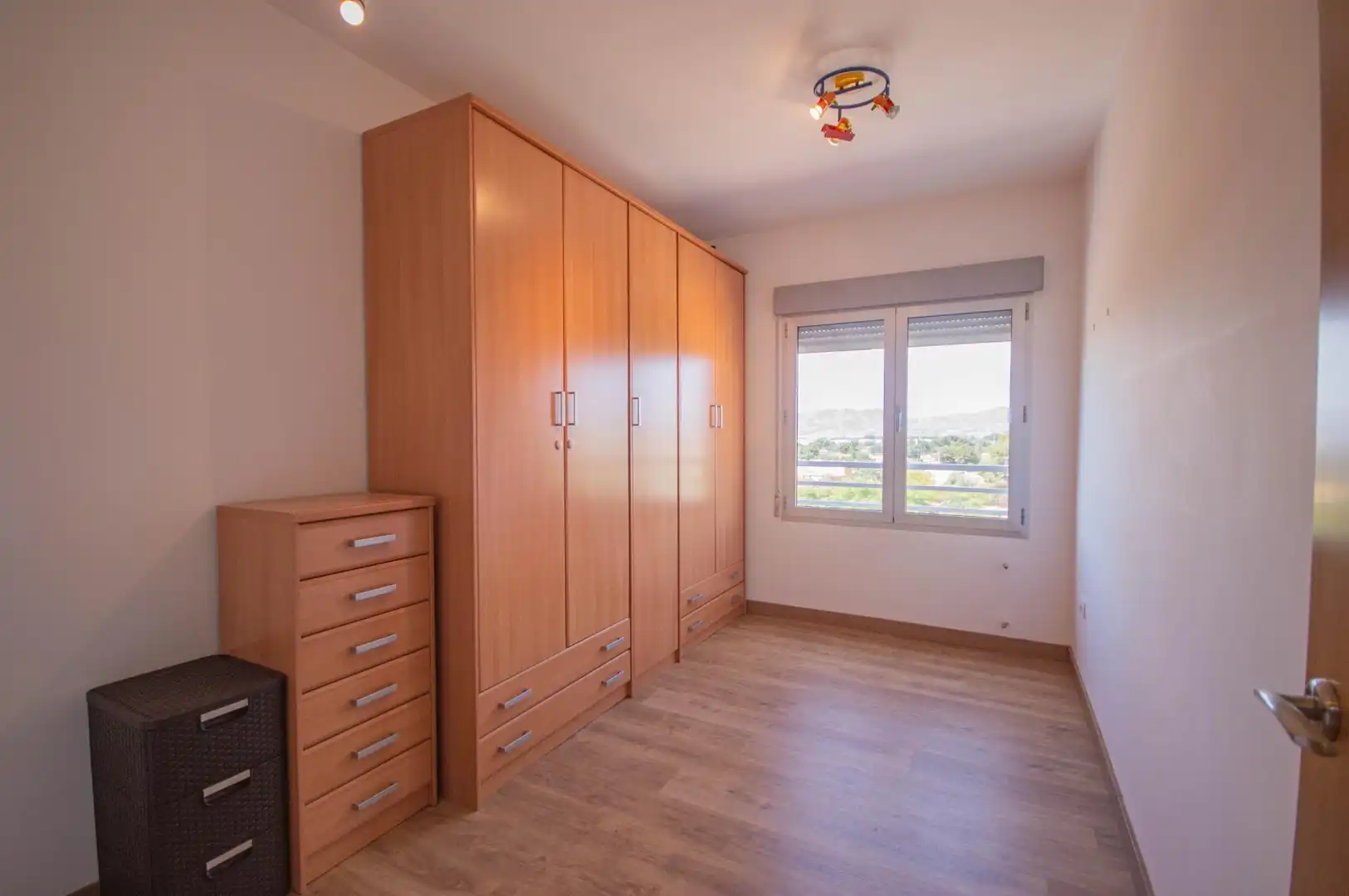 Habitación de Piso de alquiler en Elda con Aire acondicionado, Trastero y Amueblado