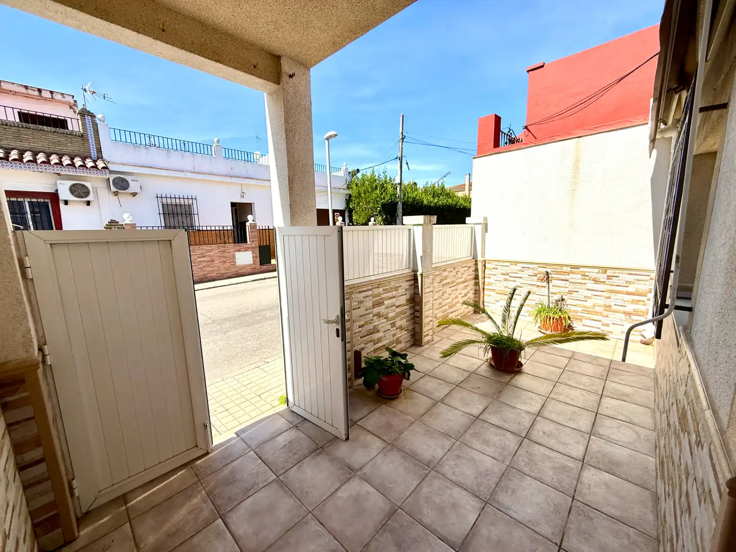 Vista exterior de Casa o xalet en venda en Mairena del Aljarafe