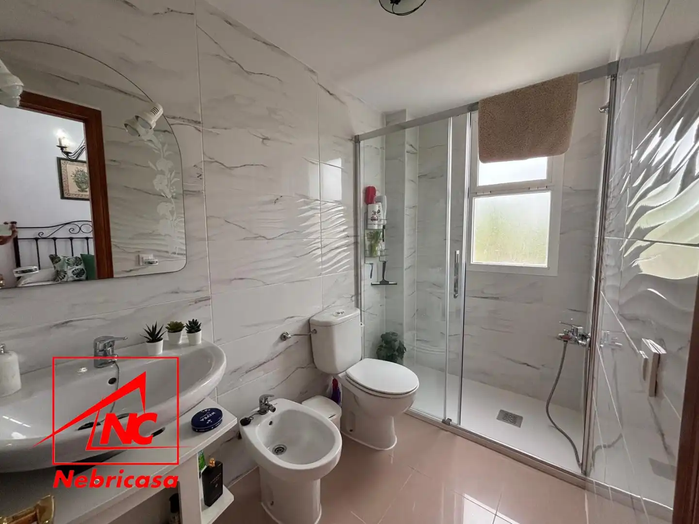 Baño de Piso de alquiler en Rota con Terraza, Piscina y Amueblado