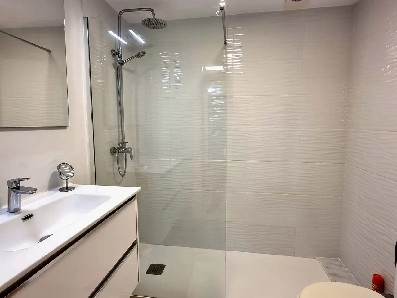 Bany de Apartament en venda en Estepona amb Aire condicionat, Terrassa i Piscina