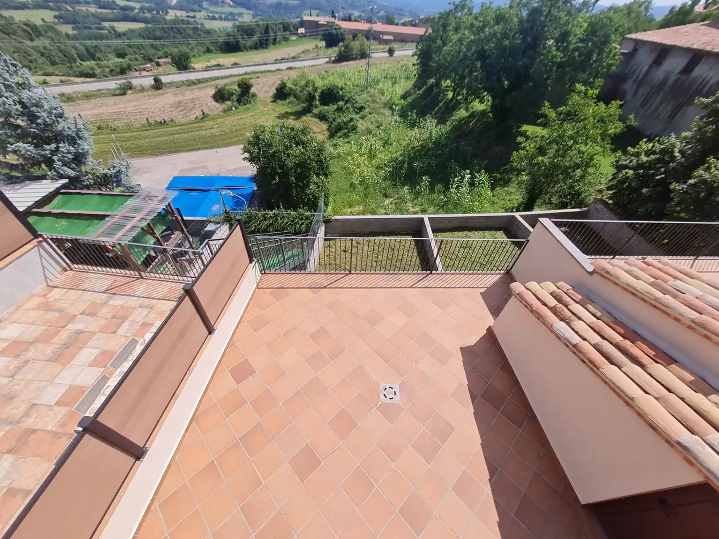 Terrasse von Einfamilien-Reihenhaus zum Verkauf in Casserres mit Klimaanlage, Heizung und Privatgarten